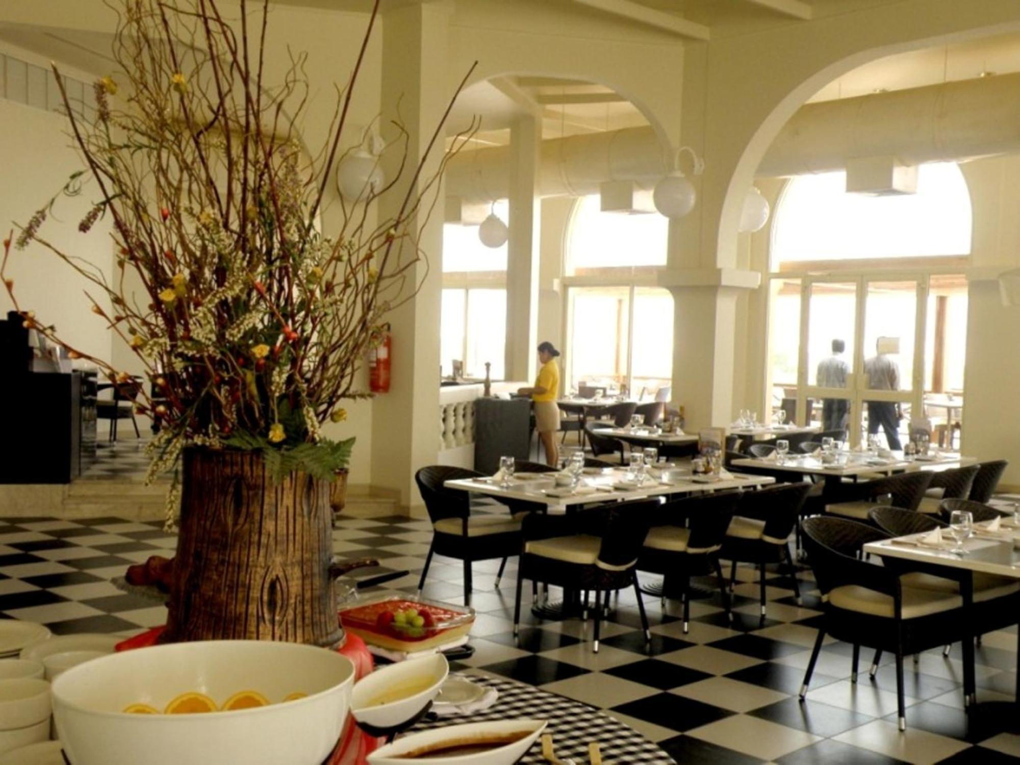 Albander Hotel & Resort Sitrah Exterior photo